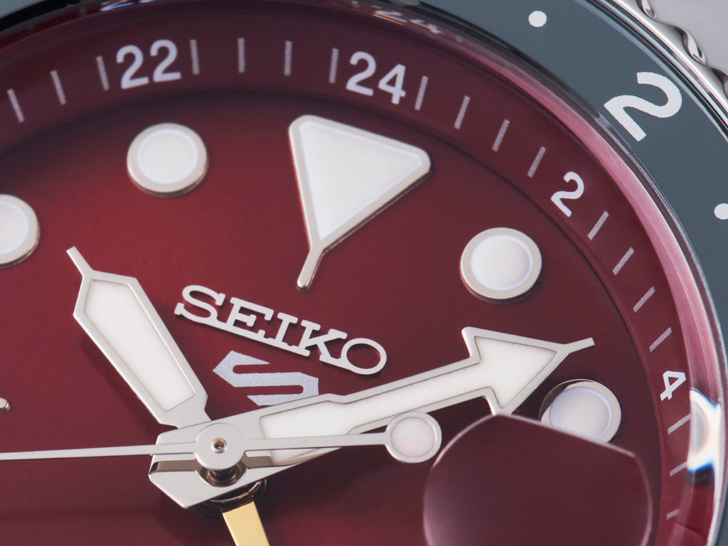 Montre Seiko 5 Sports Thong Sia Édition Limitée Avec Cadran Rouge Et Bracelet En Acier Argenté Pour Homme - SSK031K1