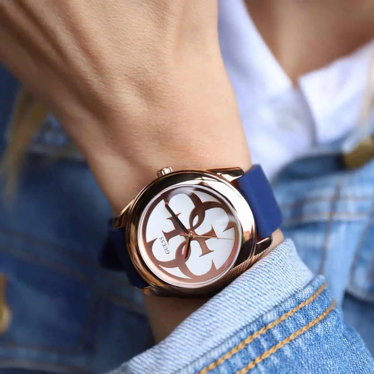 Montre Guess pour femme W0911L6