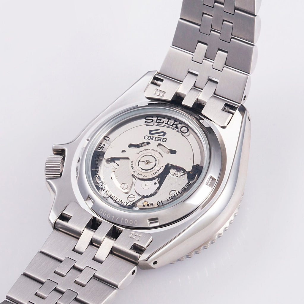 Montre Seiko 5 Sports Thong Sia Édition Limitée Avec Cadran Rouge Et Bracelet En Acier Argenté Pour Homme - SSK031K1